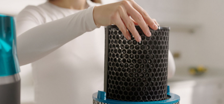 Как заменить фильтр с активированным углём