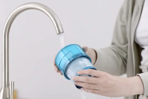 Как помыть фильтр беспроводного пылесоса Dyson V15s Submarine™?